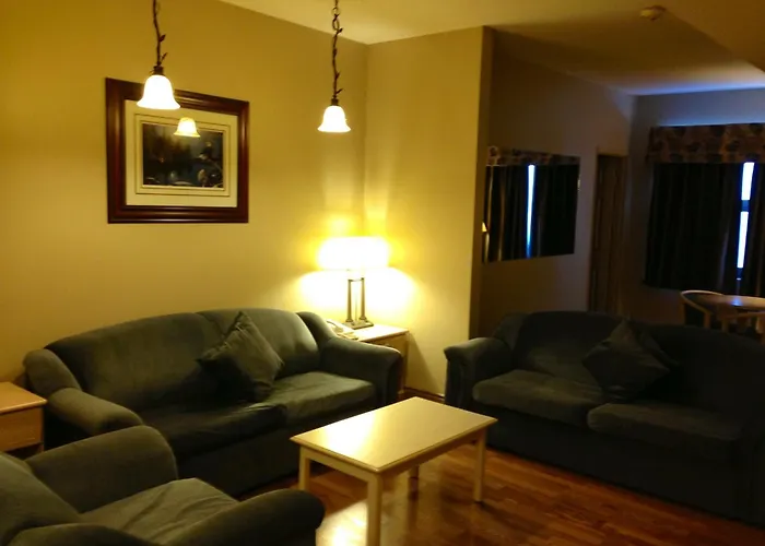 Petawawa River Inn & Suites